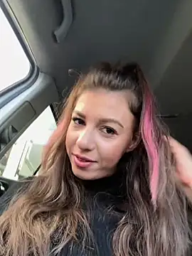 CrazyInTwo online show from November 1, 2025, 8:41 am