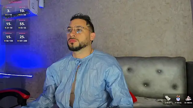 Snapshot of alexandro_black chatting on October 27, 2025, 12:17 pm alexandro black online show from October 27, 2025, 12:17 pm