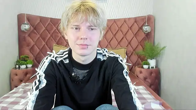 KevinMilky online show from October 24, 2025, 3:11 pm