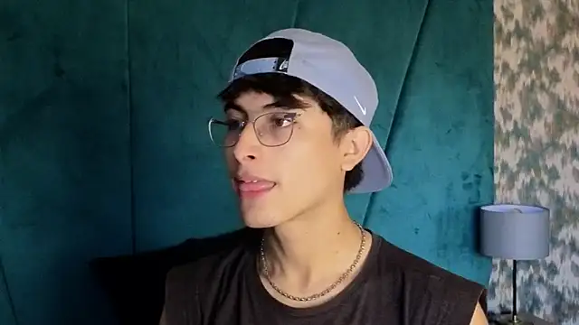 Aaron Eze online show from November 2, 2025, 9:42 pm