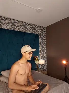 Aaron Eze online show from February 17, 2026, 9:45 pm