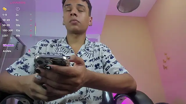 Snapshot of Xavier_Fox___ chatting on March 3, 2026, 7:43 pm Xavier Fox online show from March 3, 2026, 7:43 pm