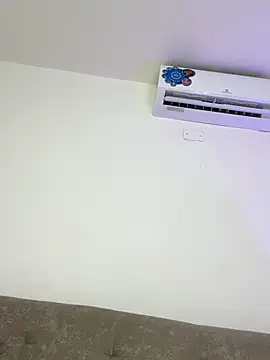 Julietalcl online show from October 29, 2025, 9:25 pm