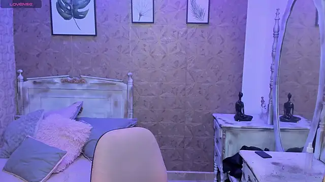 Sara clk online show from April 7, 2026, 7:48 pm