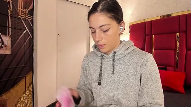 moon winy online show from November 5, 2025, 11:35 am