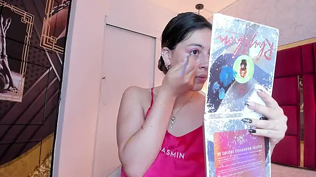 moon winy online show from November 18, 2025, 11:24 am