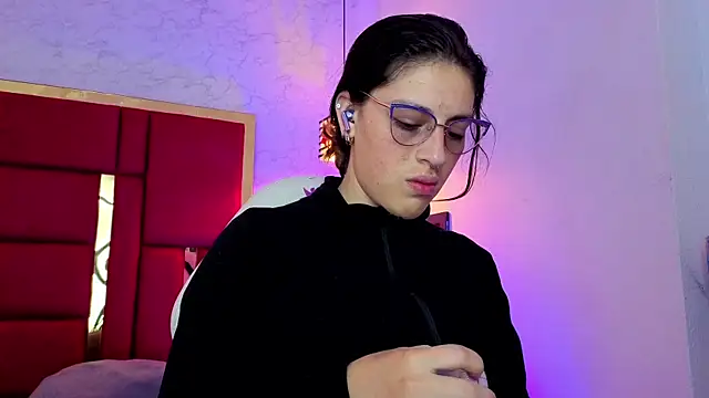 Snapshot of moon_winy chatting on May 6, 2026, 11:25 am moon winy online show from May 6, 2026, 11:25 am
