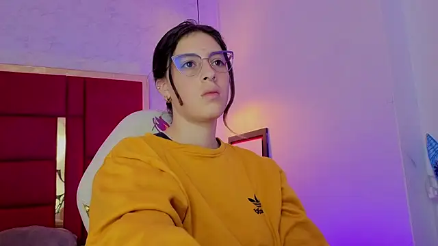 Snapshot of moon_winy chatting on April 23, 2026, 11:16 am moon winy online show from April 23, 2026, 11:16 am