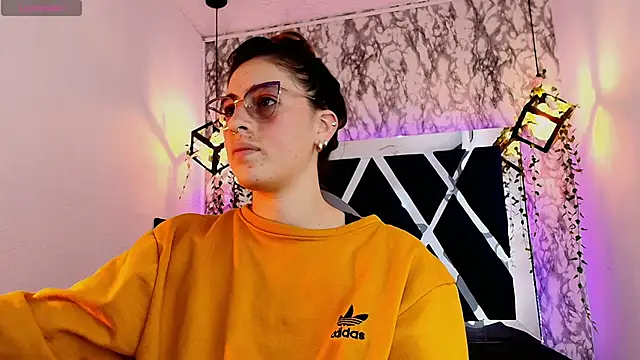 Snapshot of moon_winy chatting on May 11, 2026, 12:17 pm moon winy online show from May 11, 2026, 12:17 pm