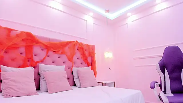 Snapshot of _hanna_bakerr_ chatting on October 30, 2025, 6:49 pm  hanna bakerr  online show from October 30, 2025, 6:49 pm