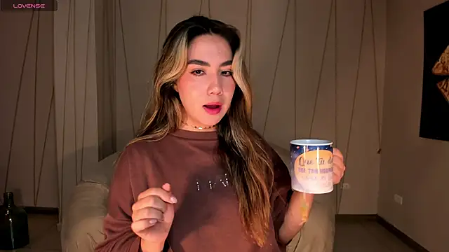 AnnieMonroe1 online show from November 5, 2025, 11:57 am