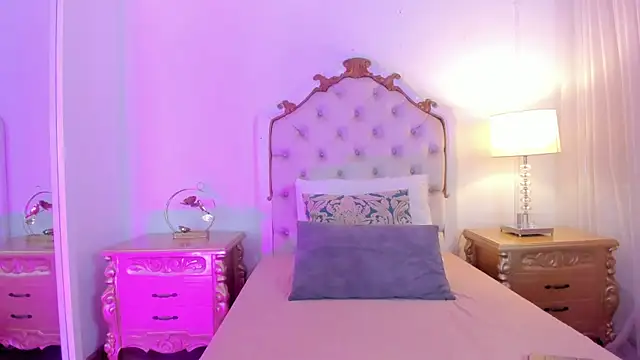 jessi lopez45 online show from April 17, 2026, 7:17 pm