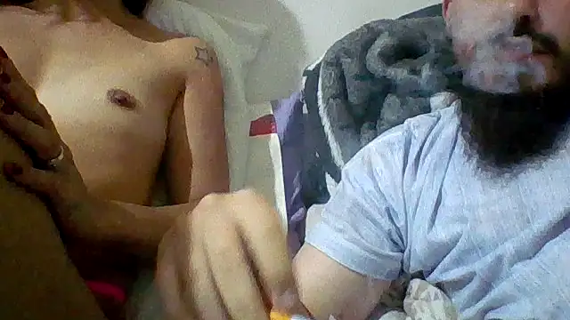Snapshot of LuisDominate chatting on October 21, 2025, 1:05 am LuisDominate online show from October 21, 2025, 1:05 am
