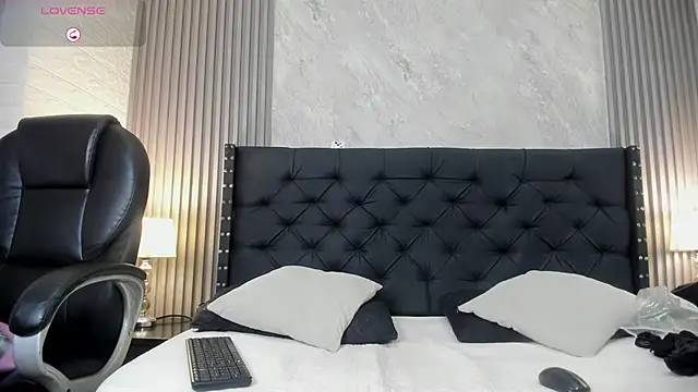 camila  bouzas online show from November 20, 2025, 7:03 pm