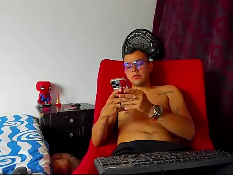 Snapshot of kelvin_276 chatting on October 28, 2025, 5:56 pm kelvin 276 online show from October 28, 2025, 5:56 pm