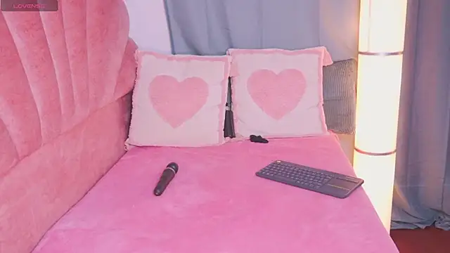 Snapshot of ElodieRousse_ chatting on February 4, 2026, 6:47 pm ElodieRousse online show from February 4, 2026, 6:47 pm