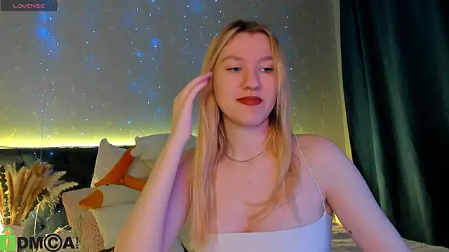 LinaRayy online show from November 29, 2025, 8:14 am