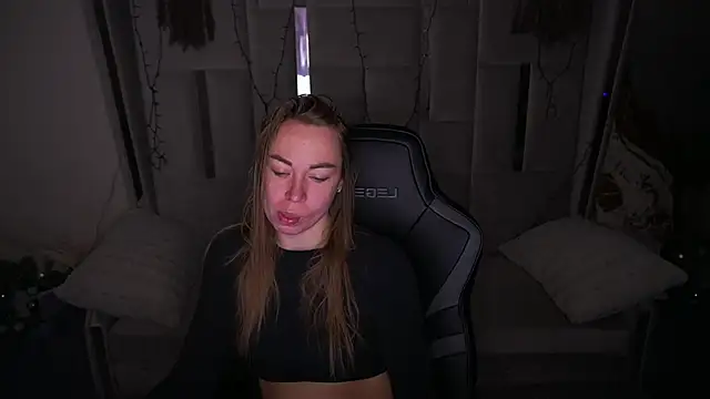 VixenMuse online show from March 5, 2026, 9:11 pm