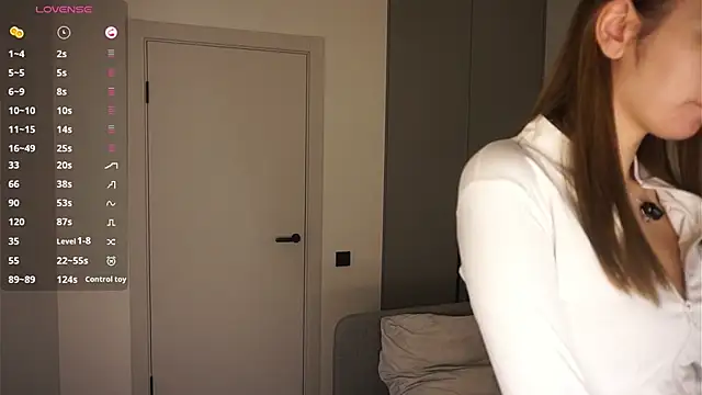 BrynnHolverson online show from January 16, 2026, 8:24 pm