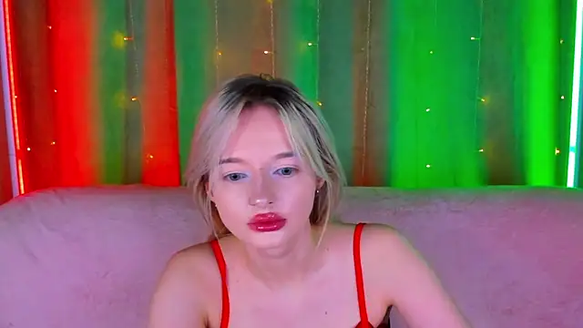 Snapshot of AlessaKiss chatting on April 20, 2026, 2:03 am AlessaKiss online show from April 20, 2026, 2:03 am