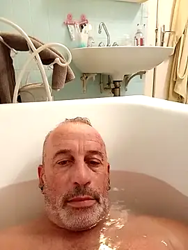 Ptitcouic online show from November 6, 2025, 5:39 pm