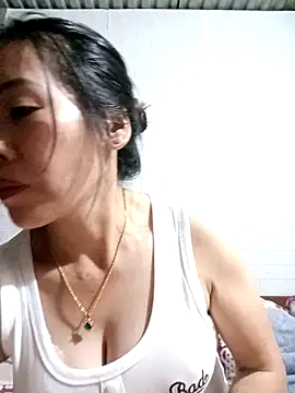 tabby-cat11 online show from November 17, 2025, 2:32 pm