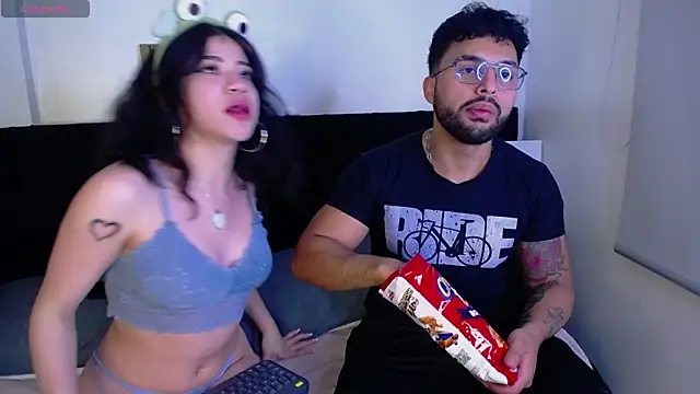 Snapshot of jadeandsamuel chatting on November 6, 2025, 5:11 am jadeandsamuel online show from November 6, 2025, 5:11 am