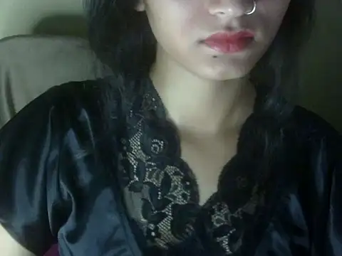 Snapshot of Shezi_N chatting on June 21, 2026, 2:45 pm Shezi N online show from June 21, 2026, 2:45 pm
