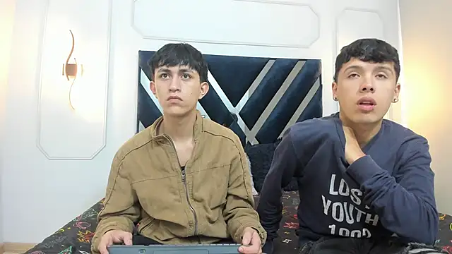 hoot booys  online show from December 22, 2025, 11:32 am