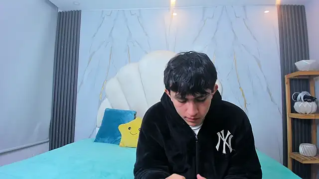 hoot booys  online show from March 27, 2026, 8:43 pm