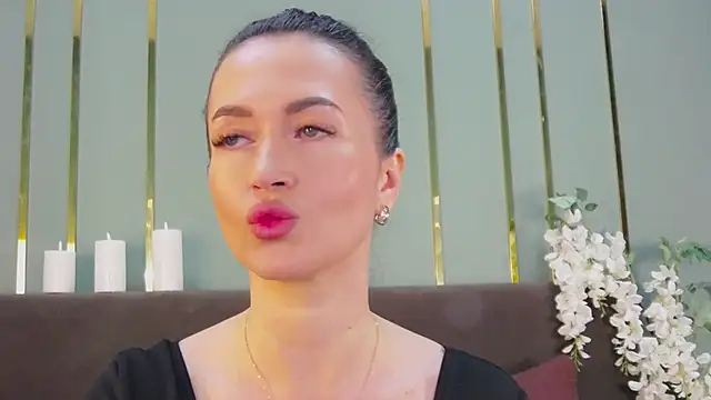 Snapshot of JaneWalch chatting on November 17, 2025, 10:08 am JaneWalch online show from November 17, 2025, 10:08 am