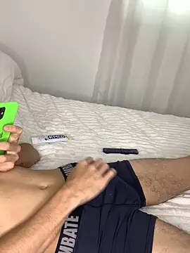 leozin01 online show from December 2, 2025, 6:31 pm