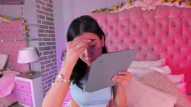 TanyaBello online show from April 15, 2026, 3:56 am