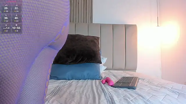 EvaaSinclair online show from April 16, 2026, 9:39 pm