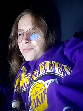 bambiluly online show from October 28, 2025, 2:01 am