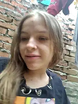 bambiluly online show from October 29, 2025, 1:54 pm