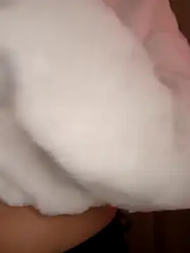 petite coral online show from February 8, 2026, 5:16 am