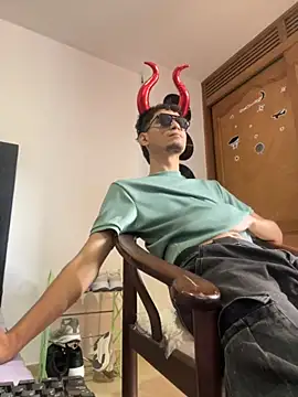 Snapshot of gsusss_feet chatting on October 31, 2025, 6:59 pm gsusss feet online show from October 31, 2025, 6:59 pm