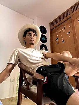 Snapshot of gsusss_feet chatting on November 17, 2025, 5:39 pm gsusss feet online show from November 17, 2025, 5:39 pm