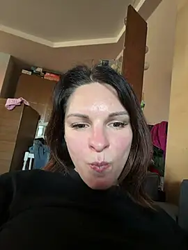 kinkysarahx online show from April 10, 2026, 3:52 pm