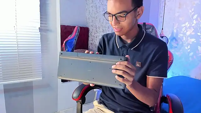 Snapshot of velkanX chatting on October 29, 2025, 9:47 pm velkanX online show from October 29, 2025, 9:47 pm