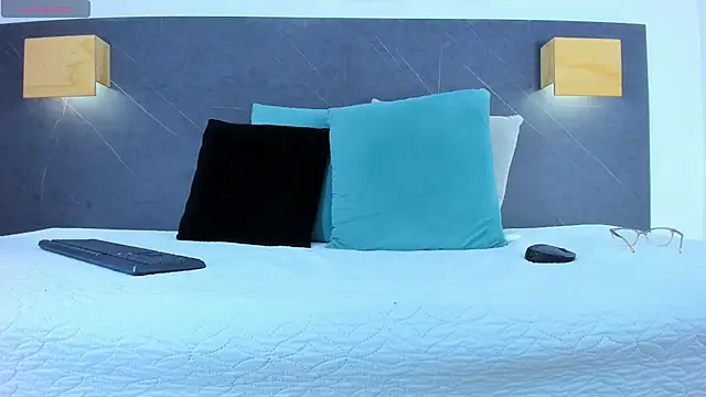 iamdoll online show from February 3, 2026, 8:58 pm