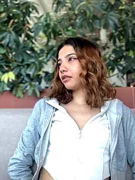 MiaaCute- online show from October 18, 2025, 7:49 pm