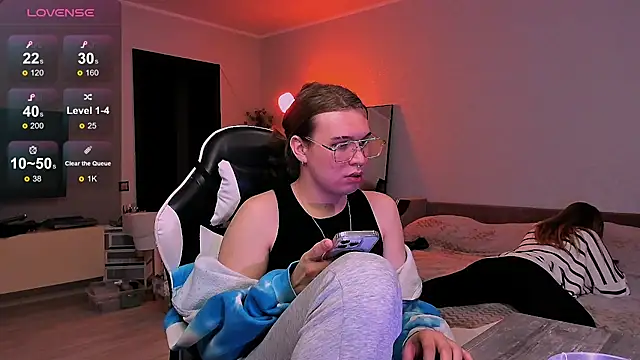 lina nik online show from October 18, 2025, 8:11 pm