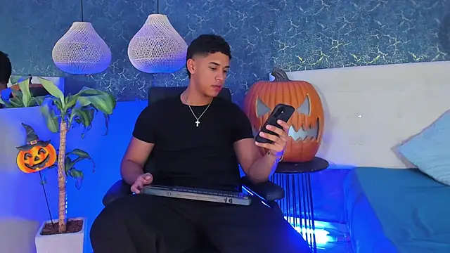 Zayne cross online show from October 18, 2025, 5:31 am
