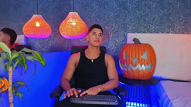 Zayne cross online show from October 20, 2025, 5:09 am