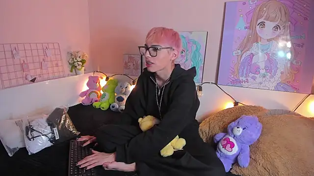 Strawberry Kitty  online show from November 6, 2025, 10:47 pm