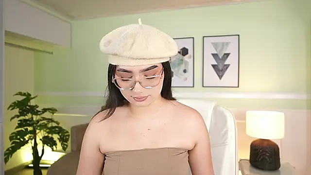 EmilyTurneer online show from November 19, 2025, 7:14 pm