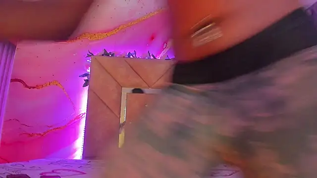 mia  blaze   online show from December 23, 2025, 3:06 am