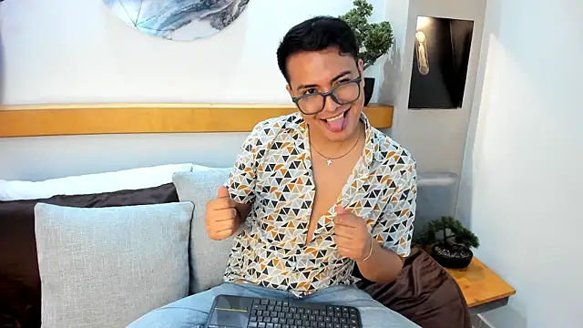 JohnBelRose online show from November 18, 2025, 7:17 pm